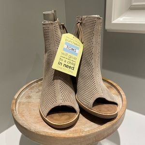 Toms brand wedges